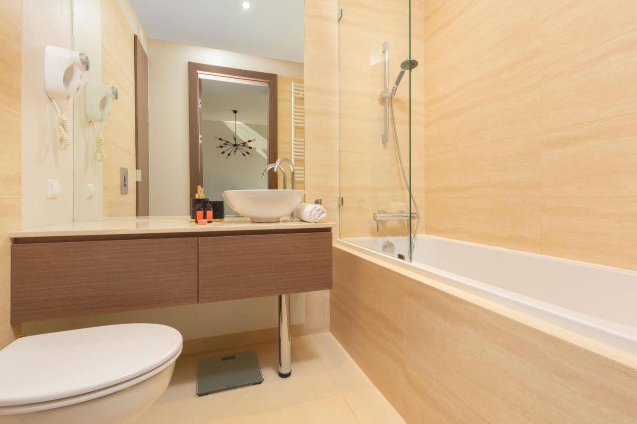 Platinum Towers Apartment With Parking By Renters Prestige Varsóvia Exterior foto