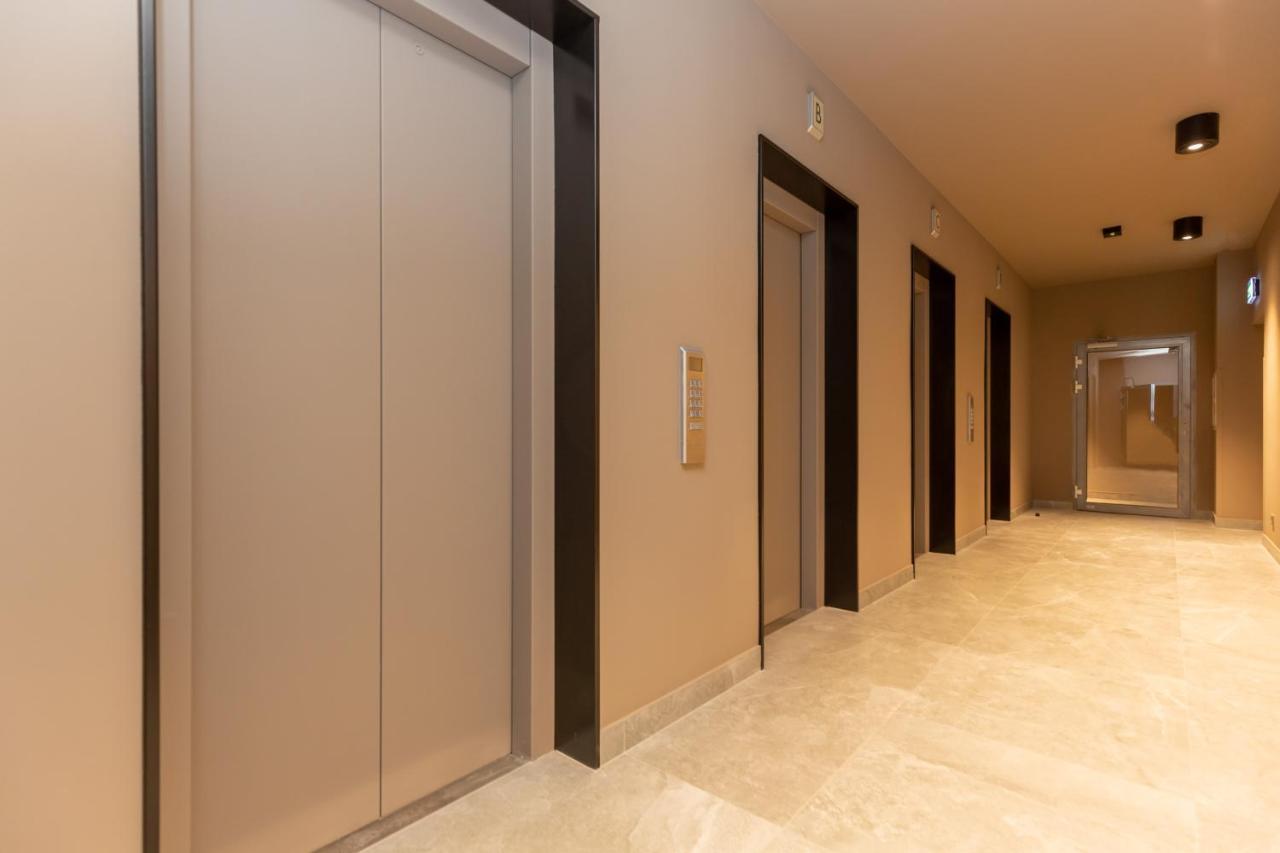 Platinum Towers Apartment With Parking By Renters Prestige Varsóvia Exterior foto