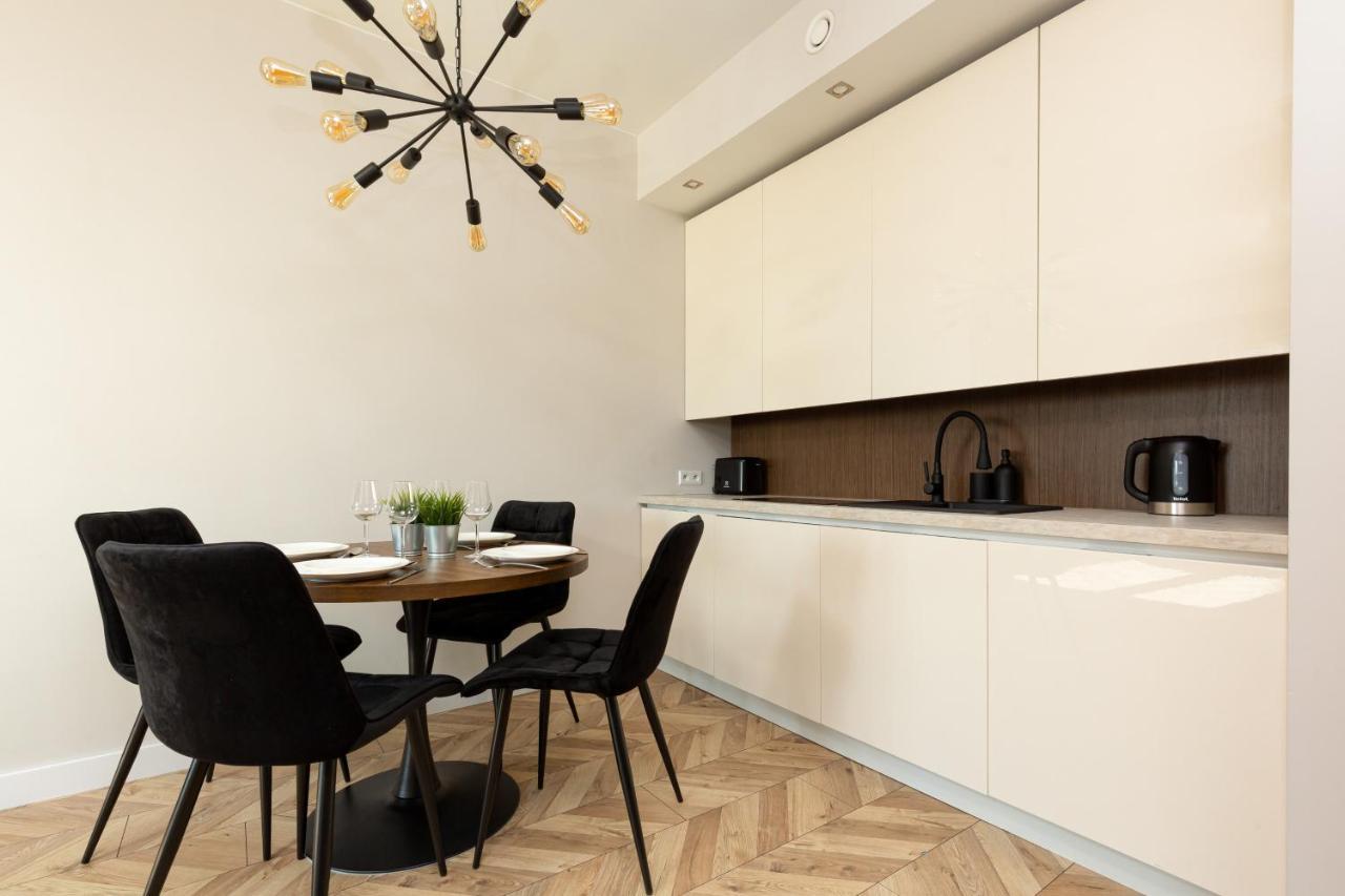 Platinum Towers Apartment With Parking By Renters Prestige Varsóvia Exterior foto